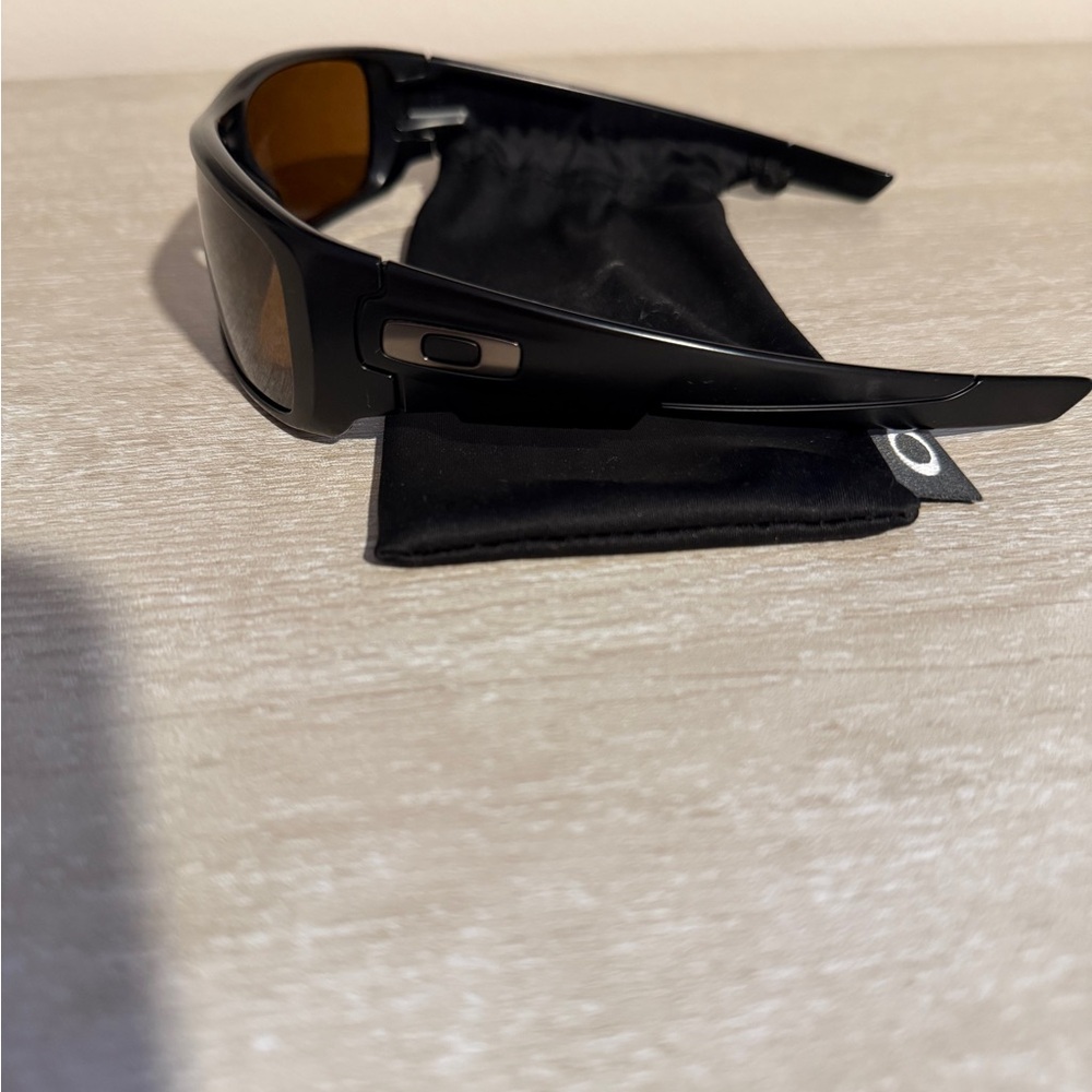 Oakley Sunglasses with Case - Picture 4 of 4
